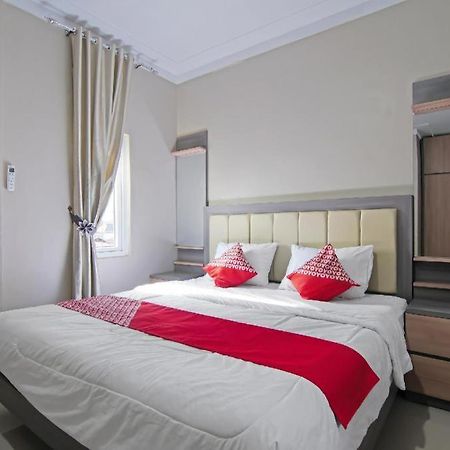 Oyo 91681 Raysa Homestay Pekanbaru Exterior foto