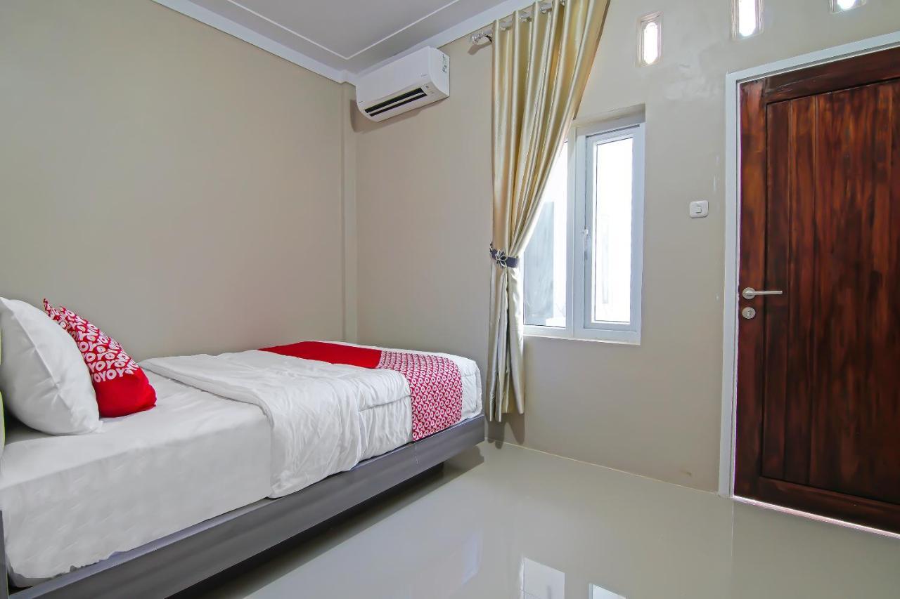Oyo 91681 Raysa Homestay Pekanbaru Exterior foto