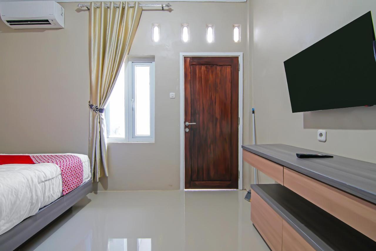 Oyo 91681 Raysa Homestay Pekanbaru Exterior foto